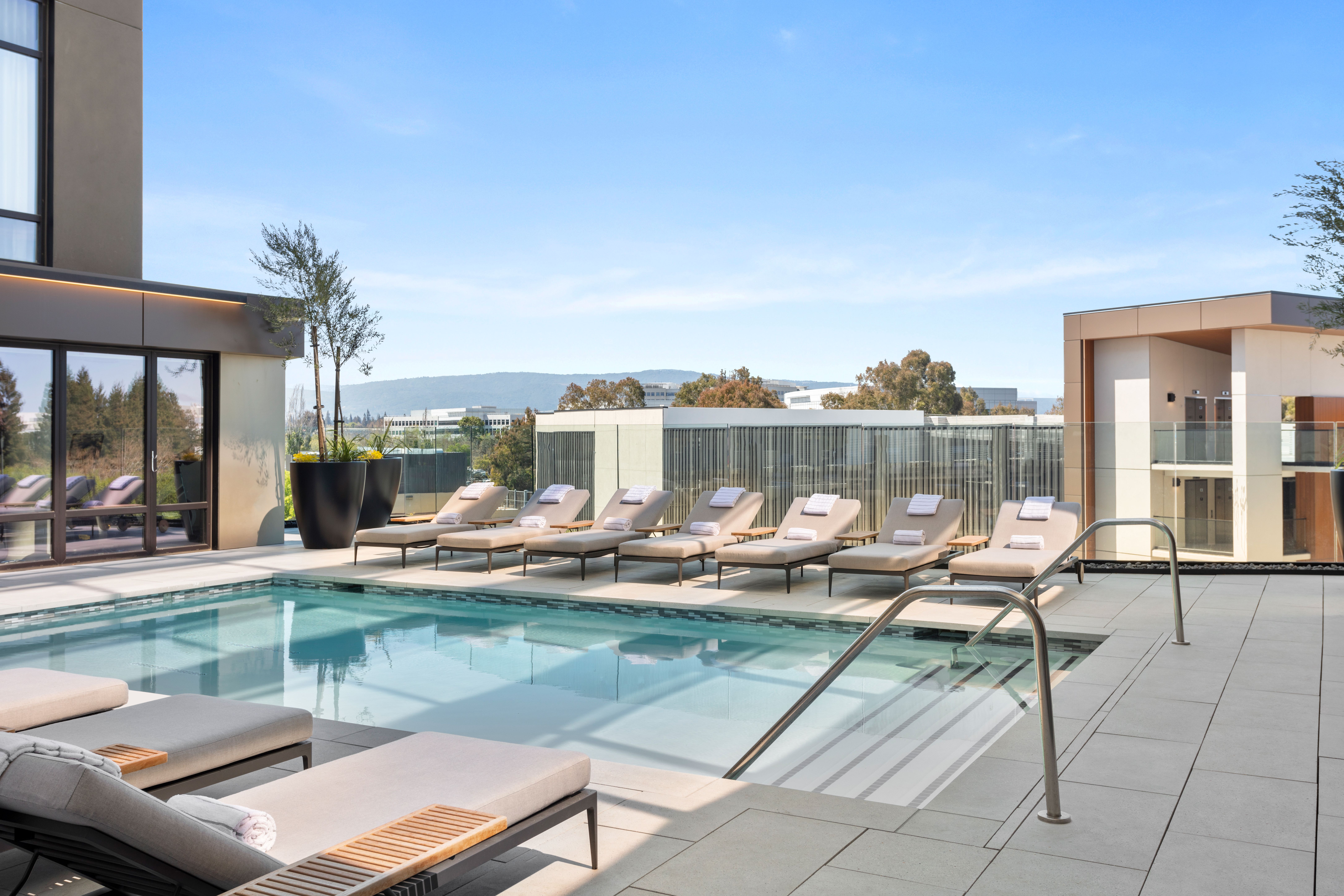 tetra-hotel-pool-deck