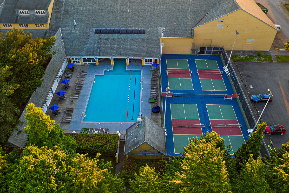 pool-and-tenis-courts