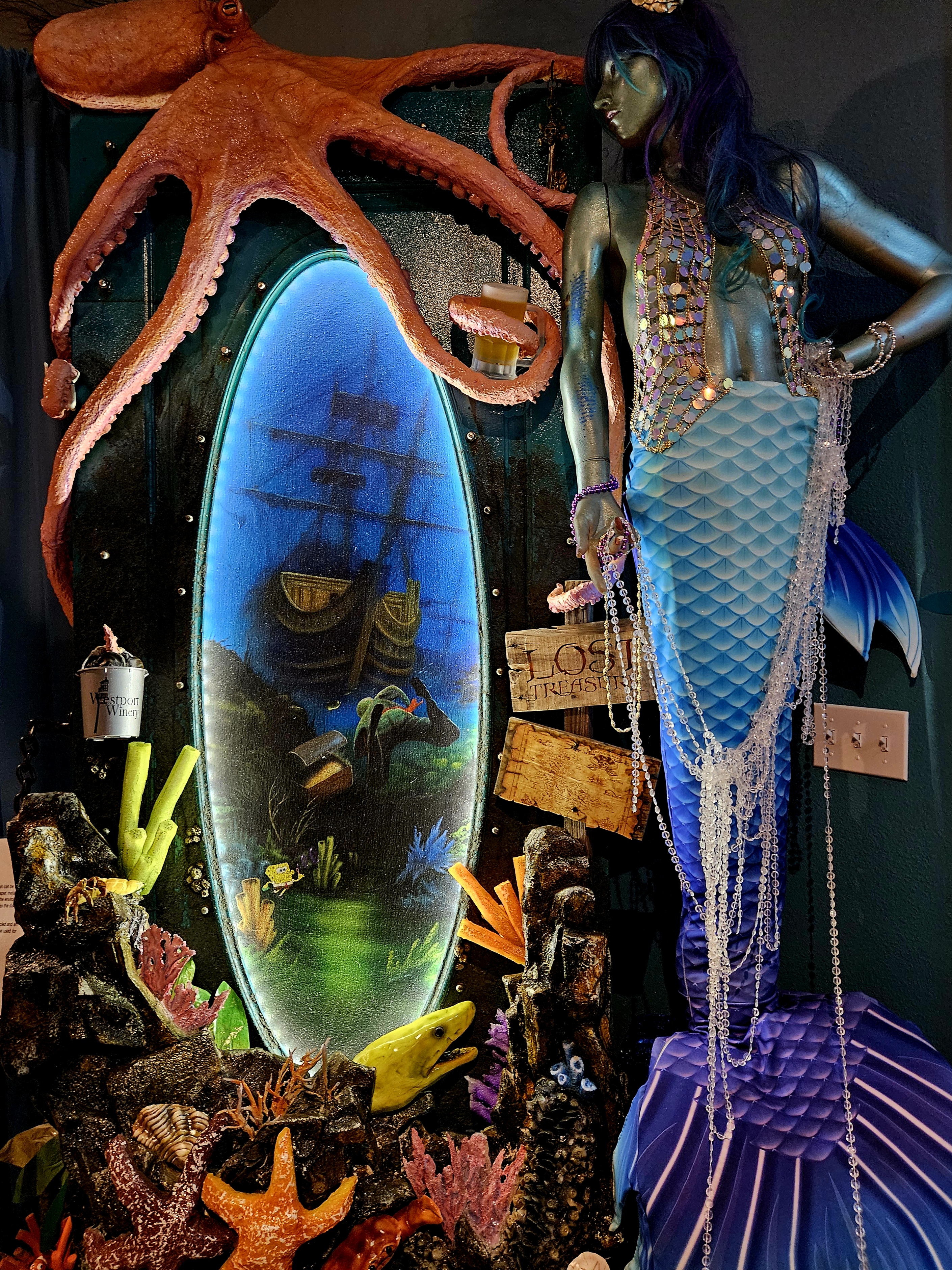 the-museums-displays-and-lighting-immerses-visitors-in-the-mysterious-sea