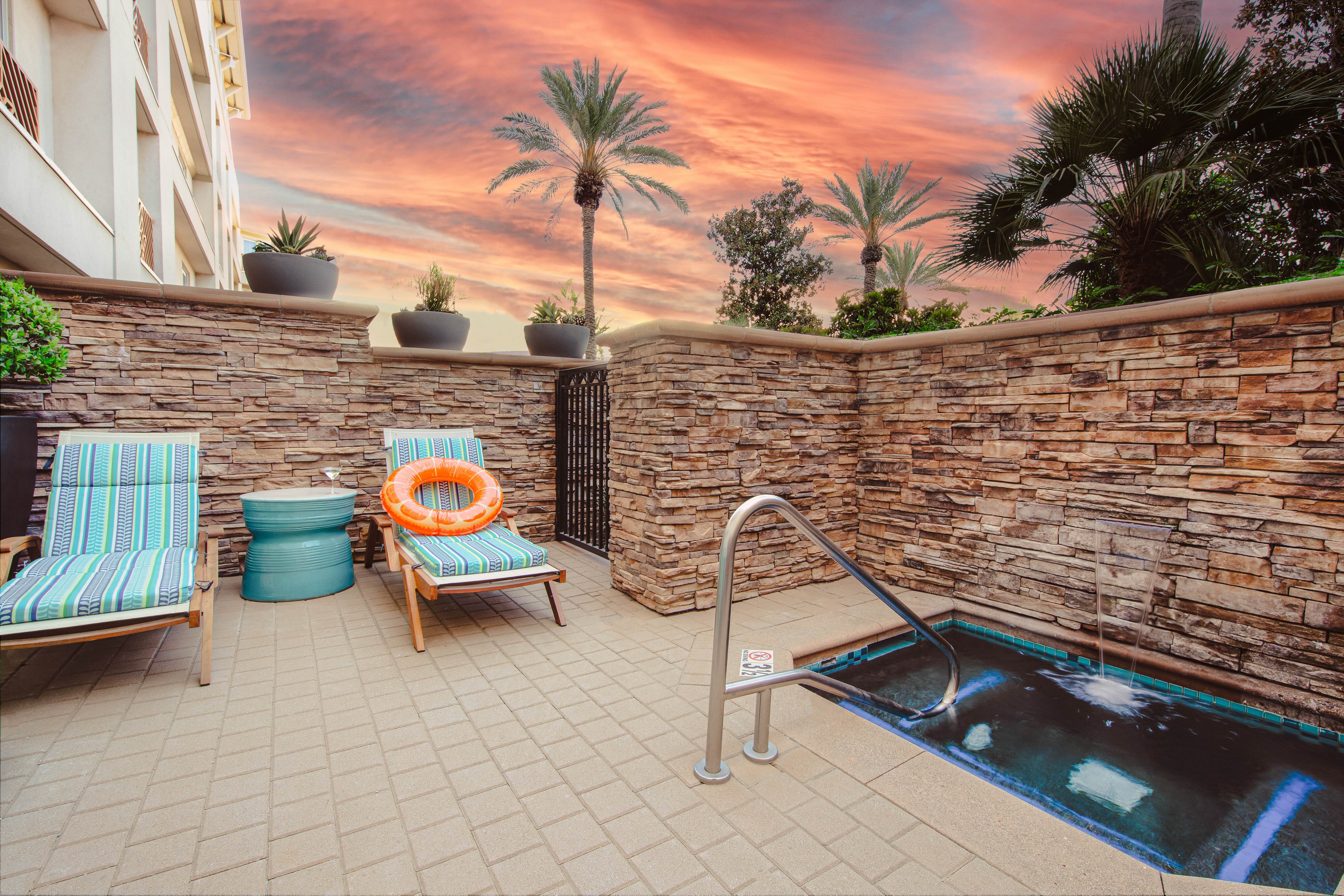 dive-inn-surfside-suite