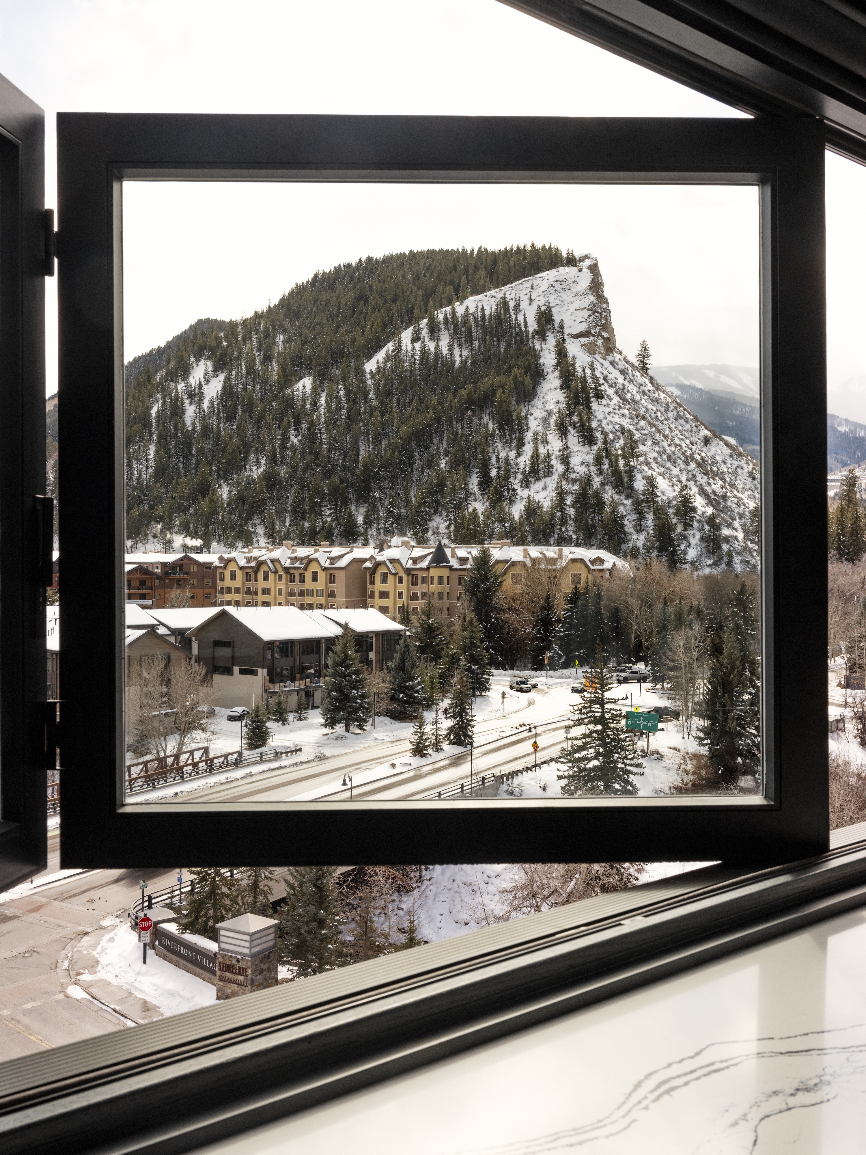 winter-views-from-lookout-bar