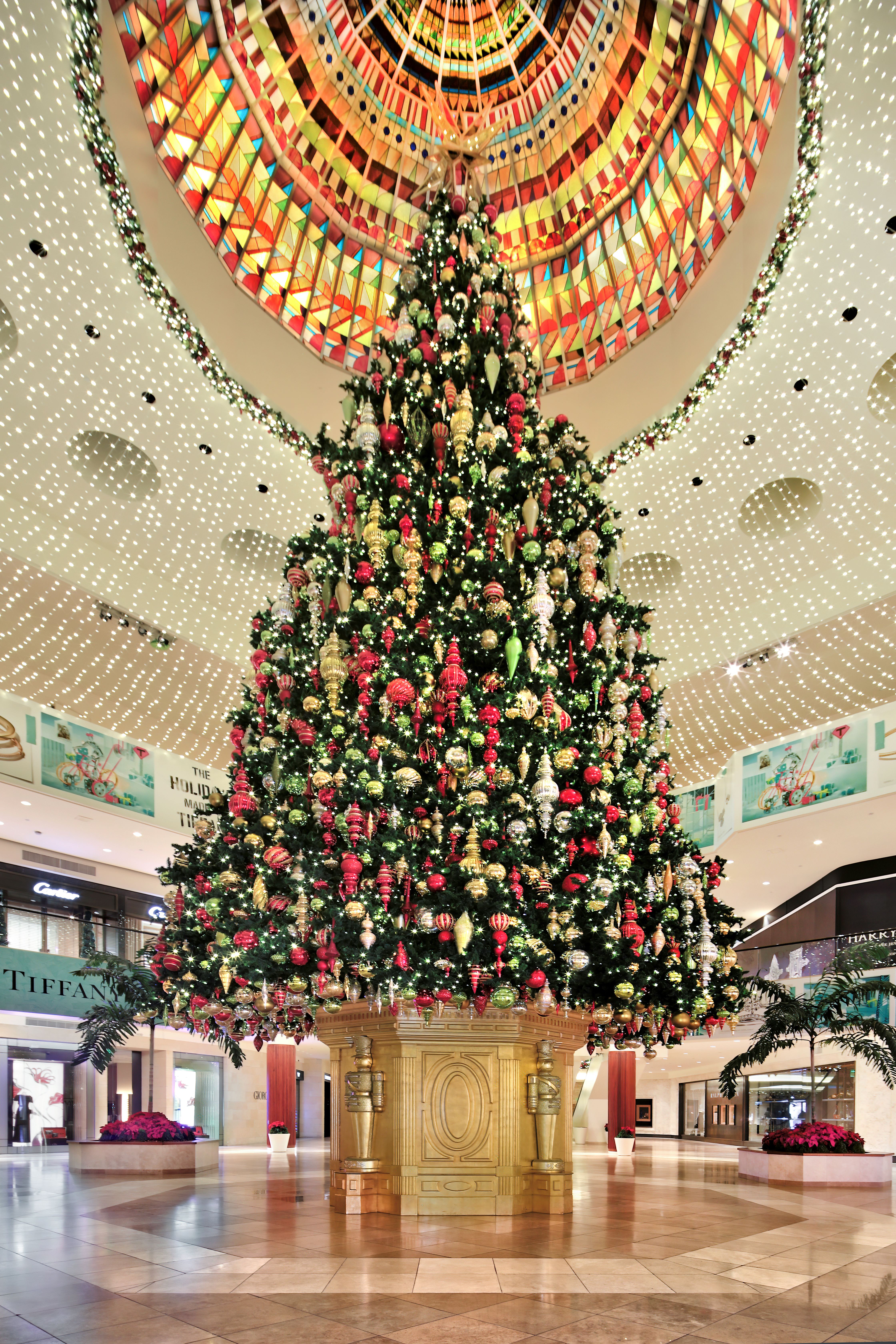 the-holidays-at-south-coast-plaza-includes-the-spectacular-jewel-court-tree