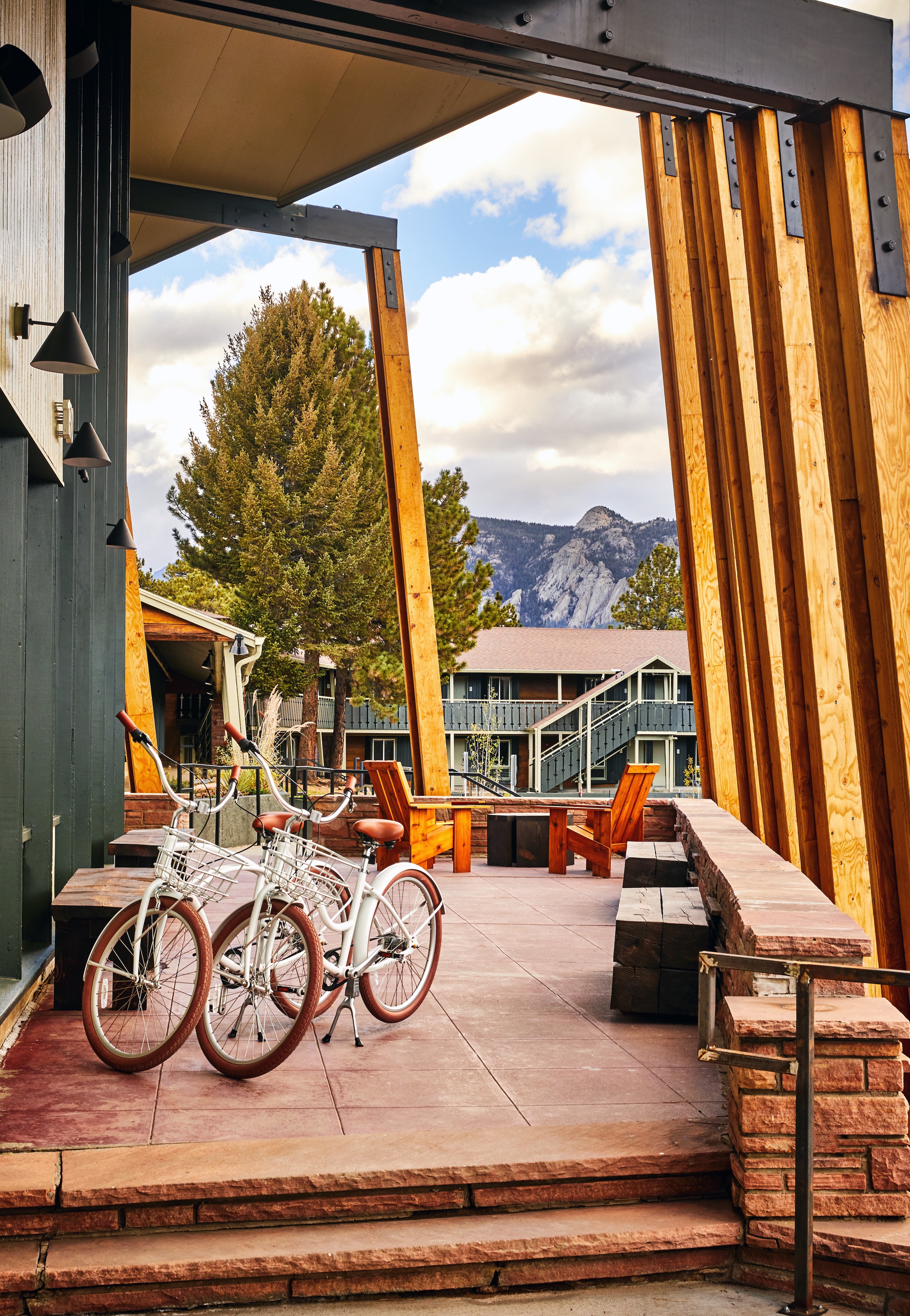 trailborn-rocky-mountains_complimentary-bikes