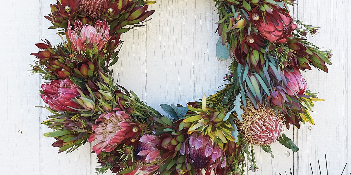 A Protea Wreath Is the Perfect Way to Ring in 2022—And Not Just for Its Pop of Color