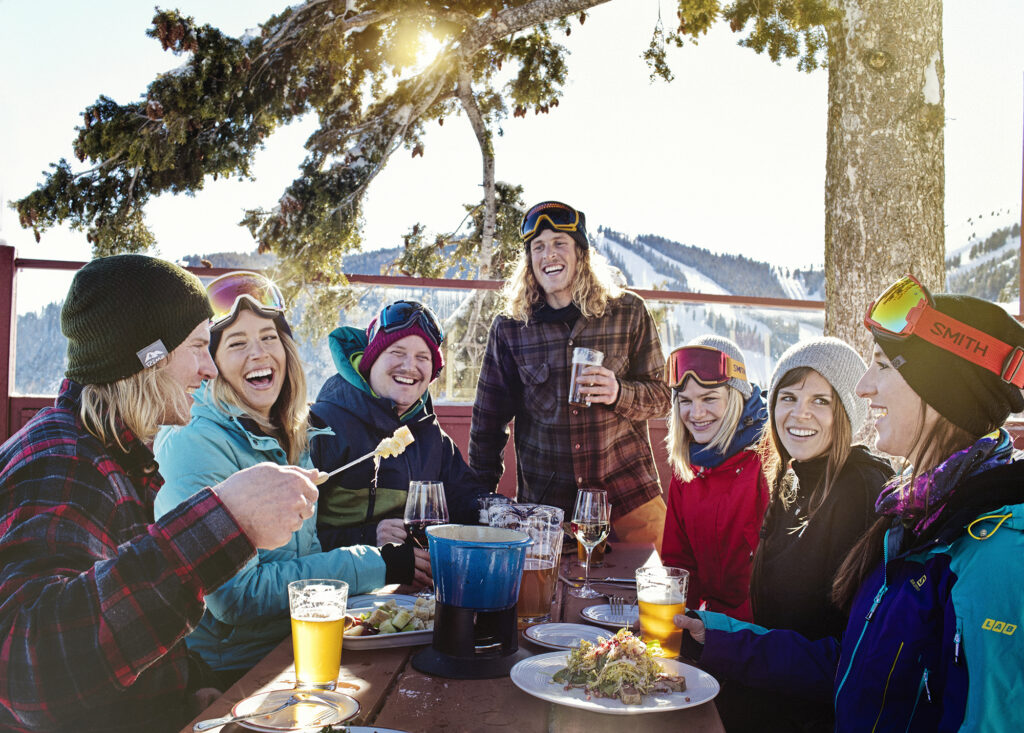 Roundhouse Apres Ski