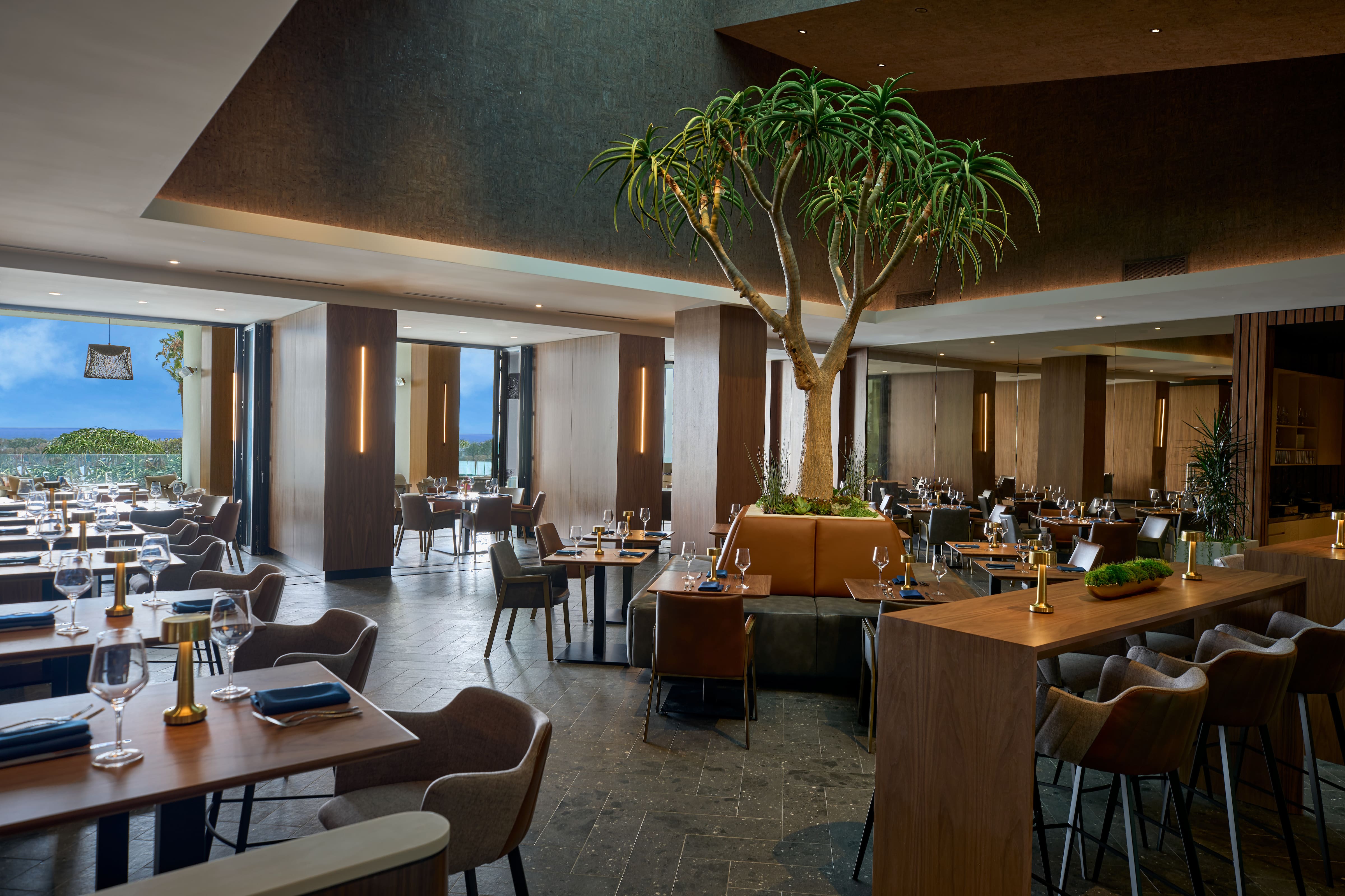 view-restaurant-lounge-at-vea-newport-beach