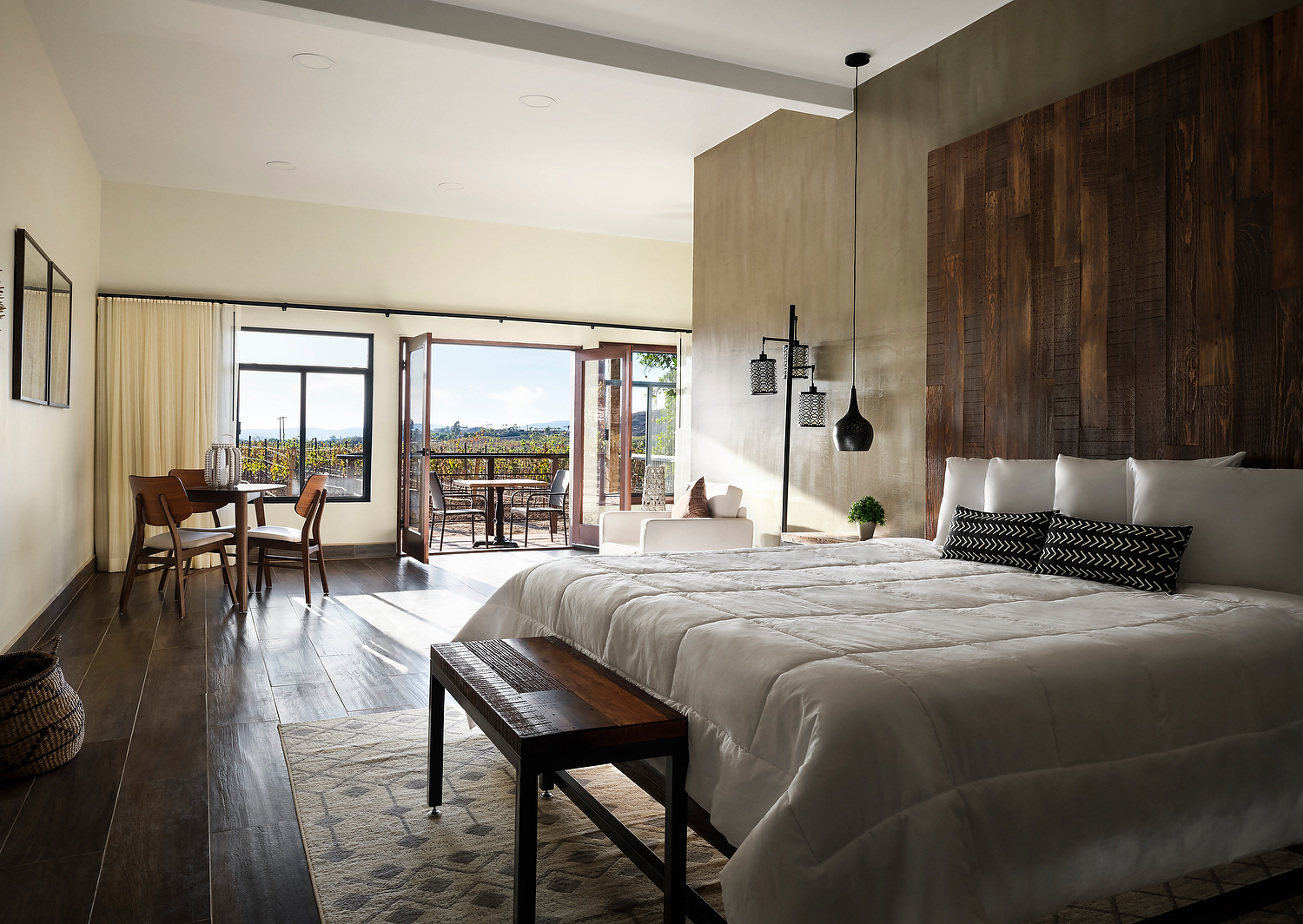 guestroom-at-surya