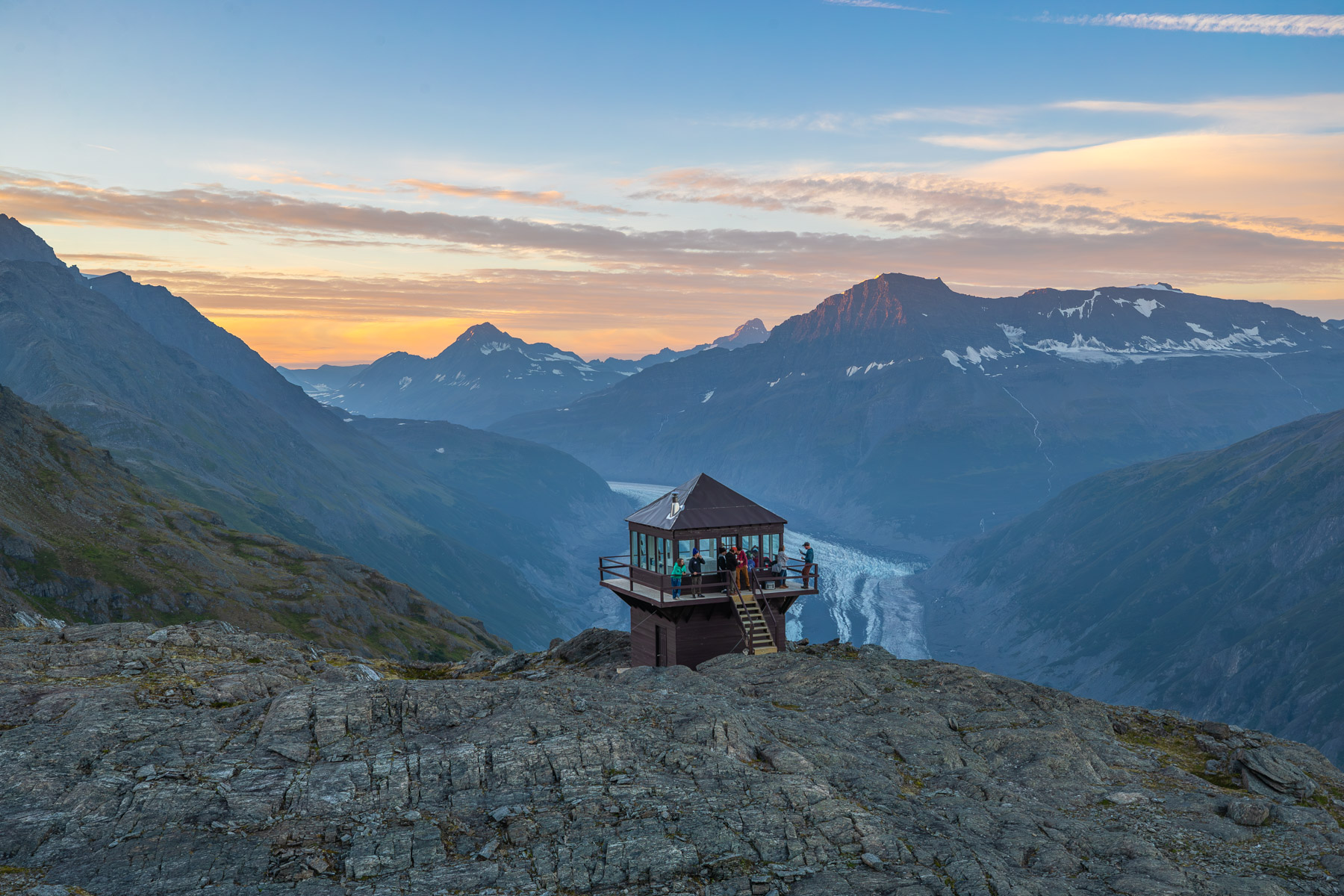 catching-sunset-at-the-lookout