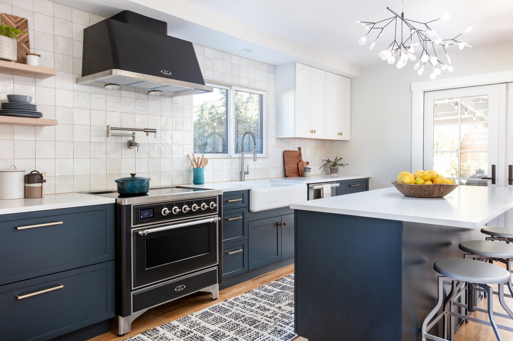 A Kitchen with a Closed-off Footprint Is Reimagined for a Family That Loves to Cook