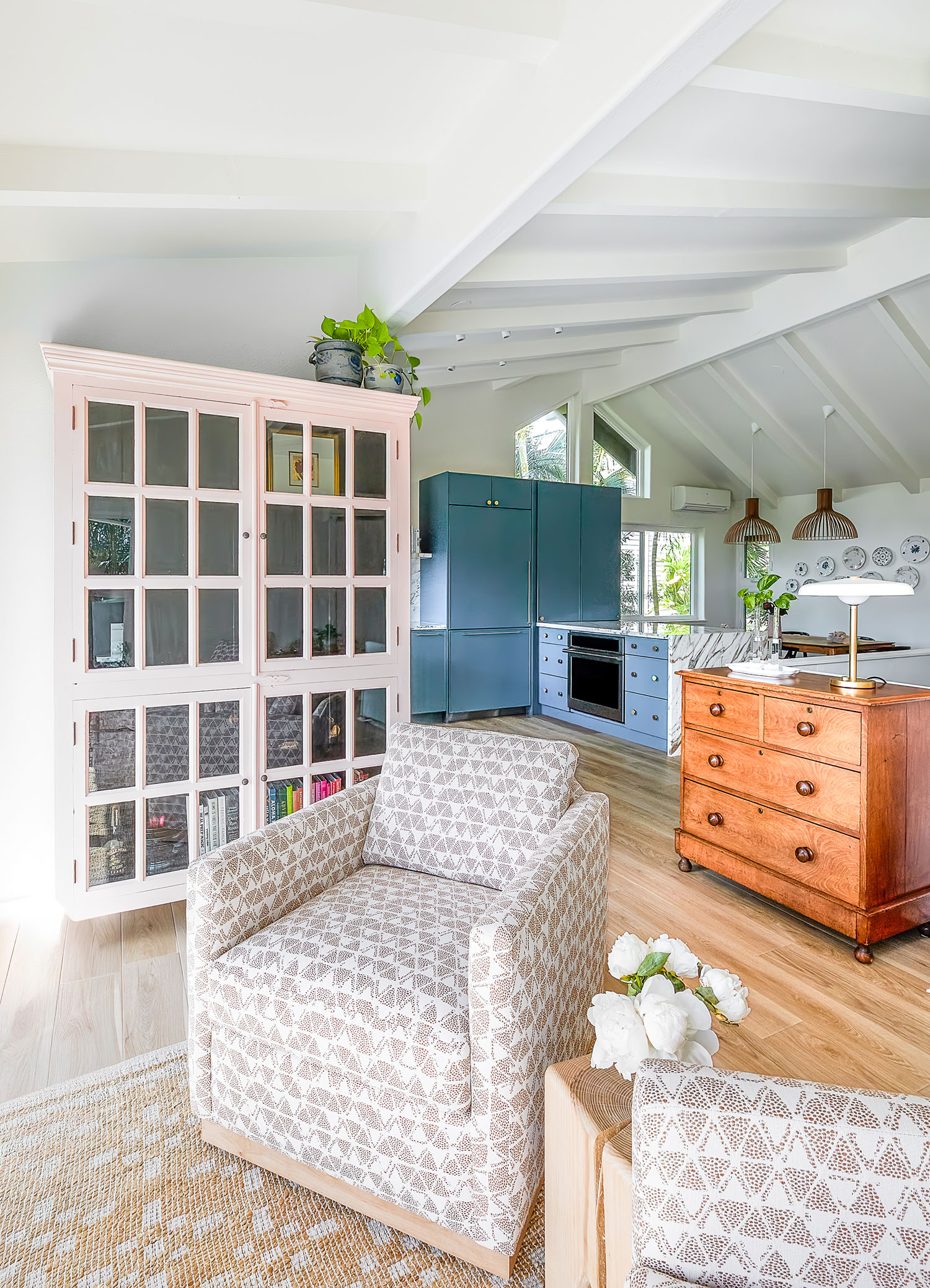 Seating Area in Hygge Hawaii House by Shaolin Low