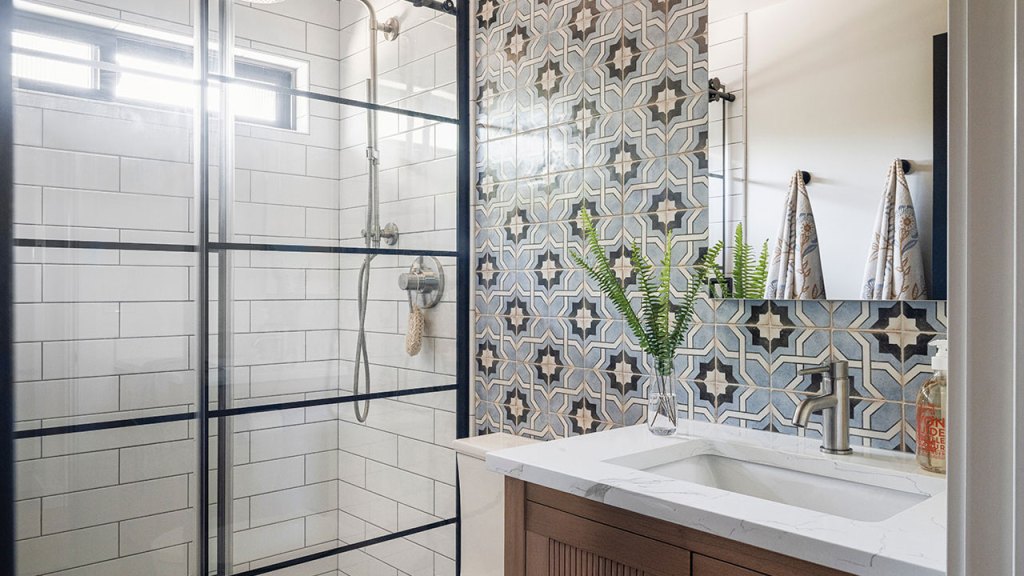 How a Seattle Bathroom Went from Deteriorating to Design Eye-Candy