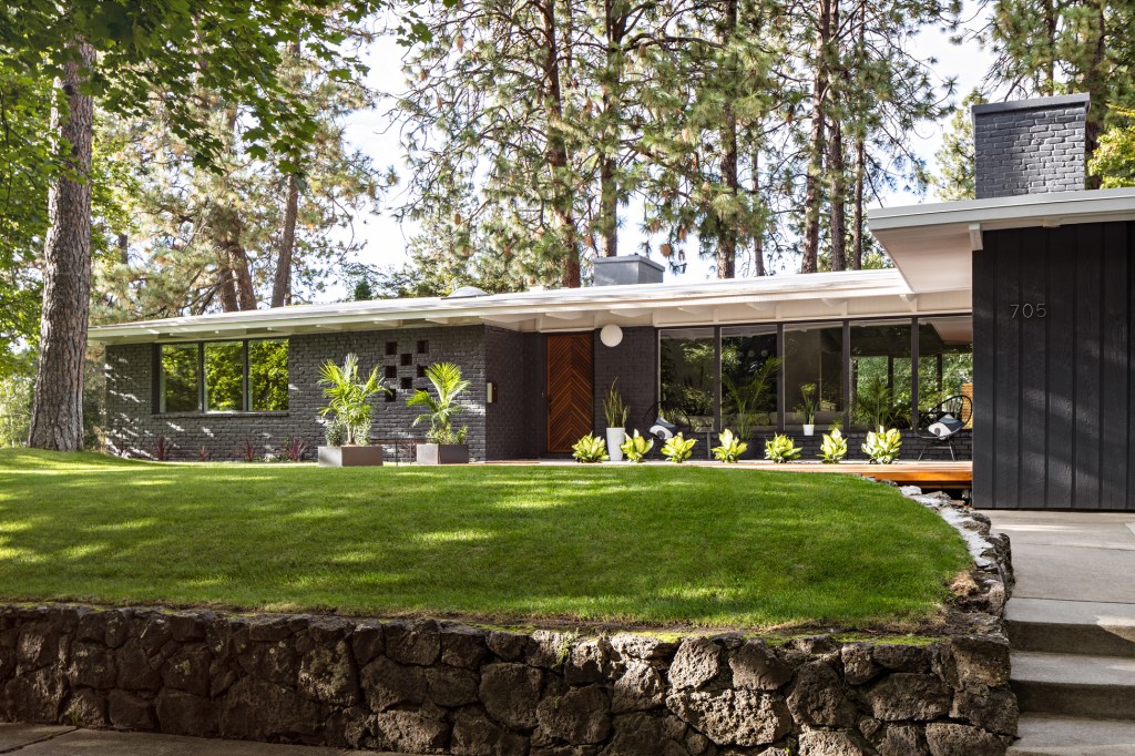 Tour This Kid-Friendly Bachelor Pad That Appeared in Sunset in the ’70s