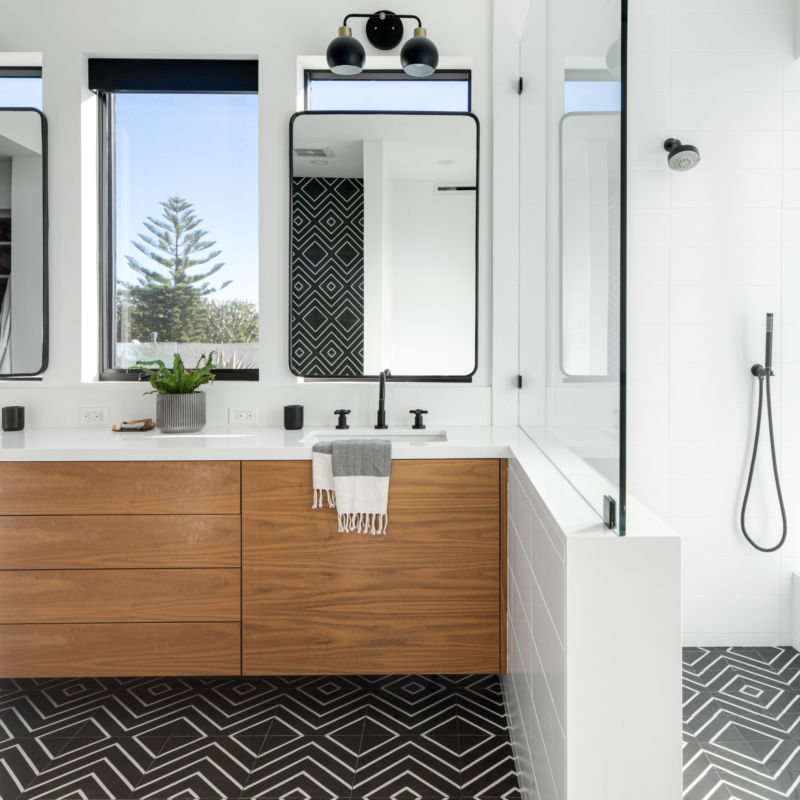 black-white-primary-bathroom