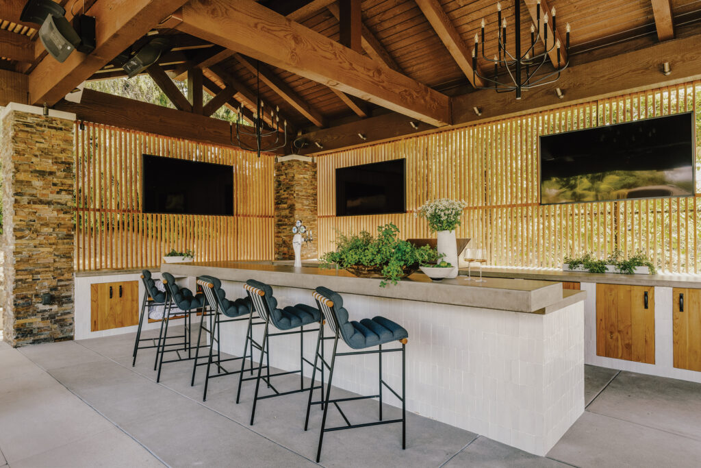 Studio Mesa bar area