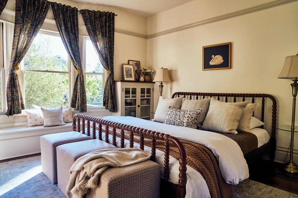 How to Make the Perfect Bed, According to Hospitality Pros