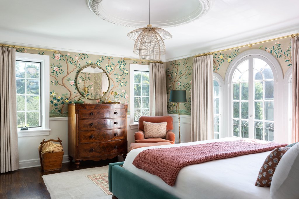 This Is Why Everyone’s Obsessed with Traditional Decor Right Now