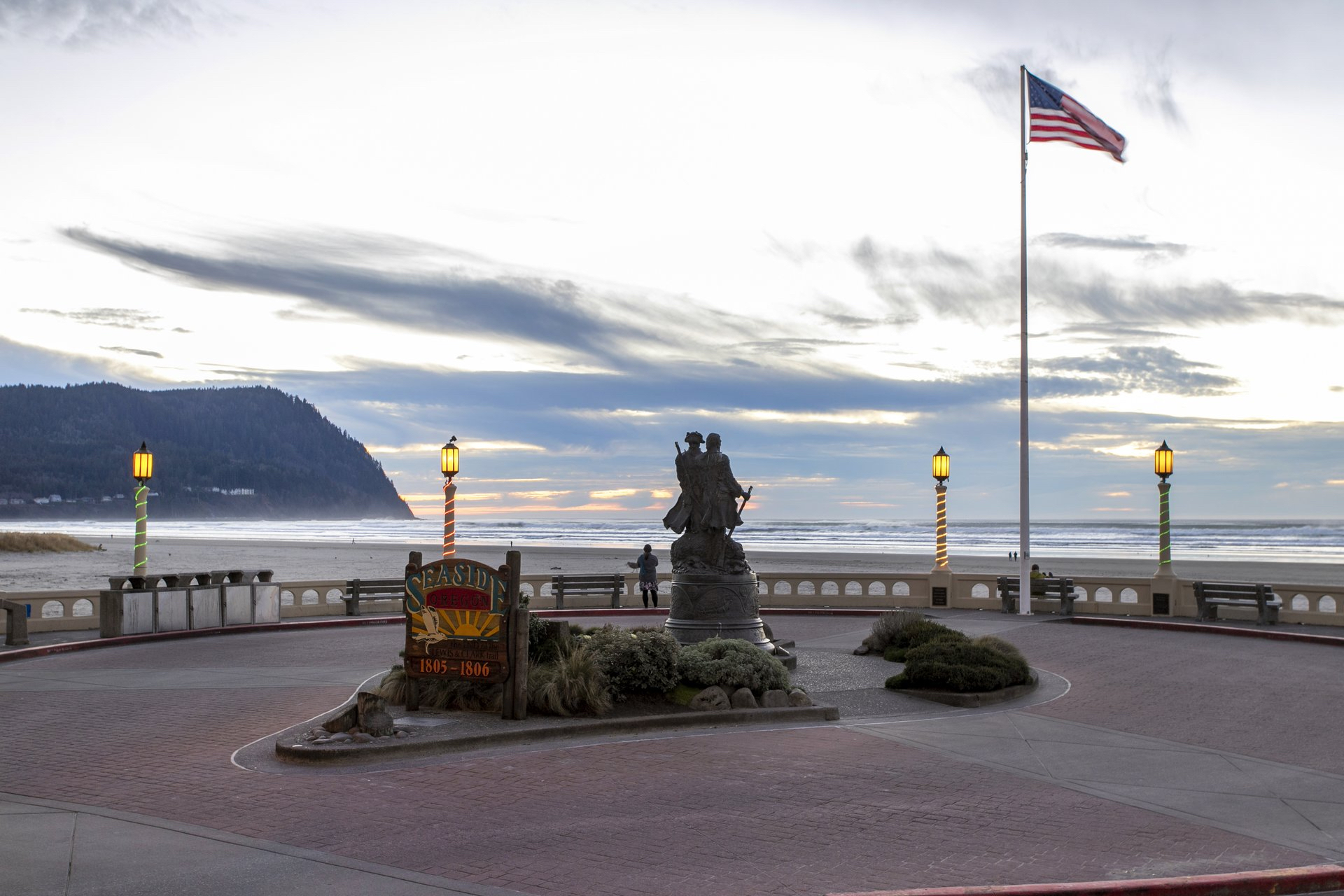 lewis-clark-monument-at-the-seaside-turnaround