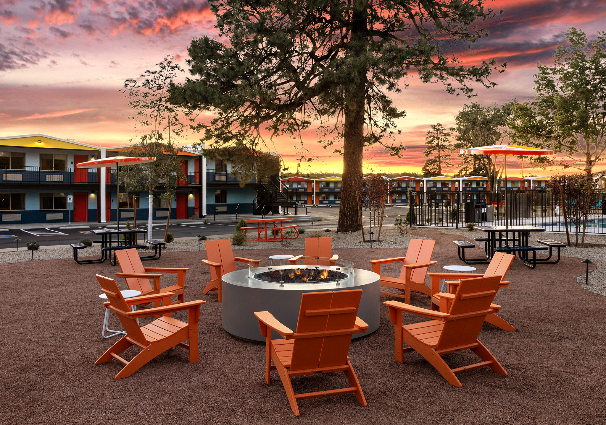 americana-motor-hotel-backyard-fire-pits-on-route-66-in-flagstaff