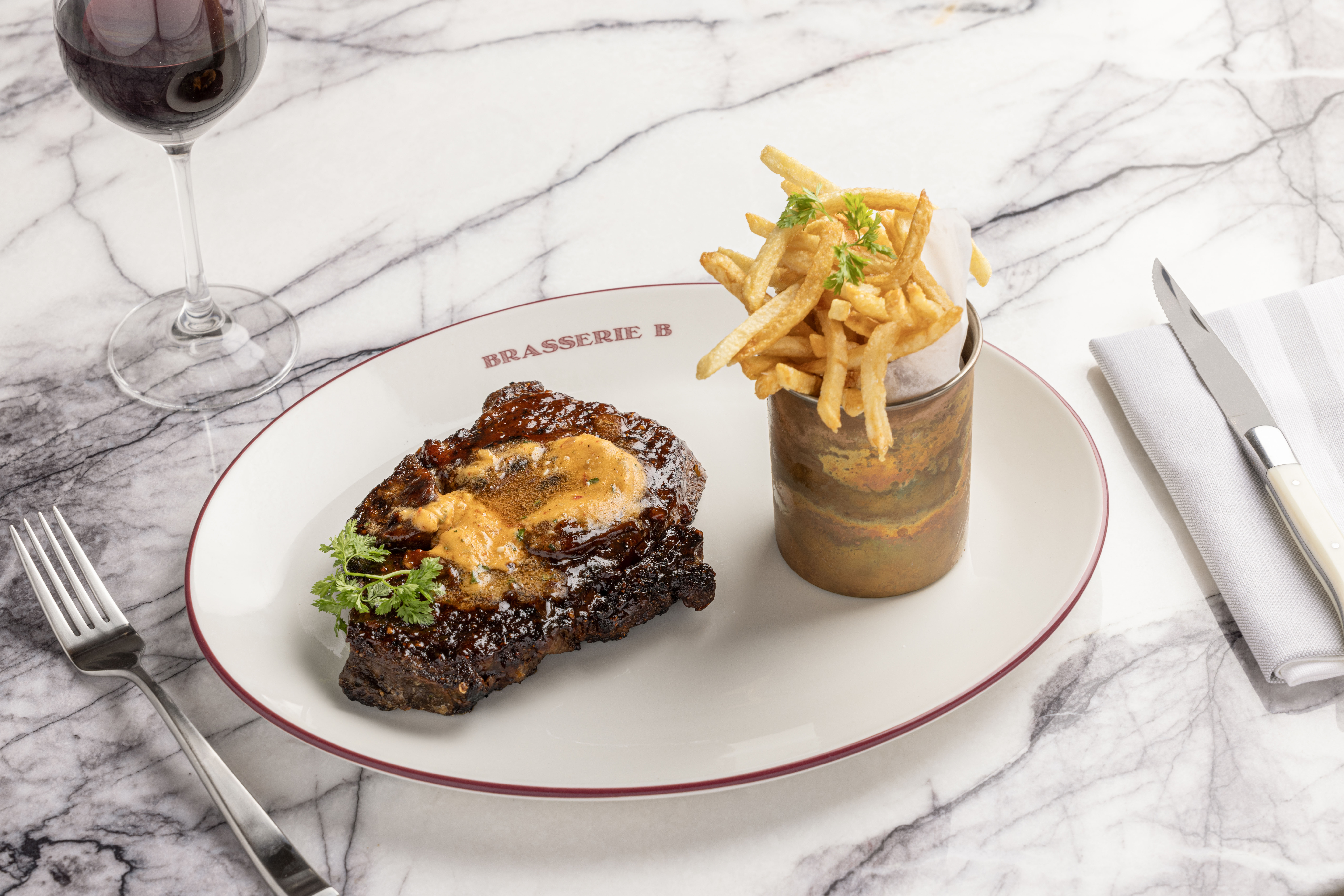 ribeye-piquant-avec-frites-at-brasserie-b-by-bobby-flay-at-caesars-palace-las-vegas