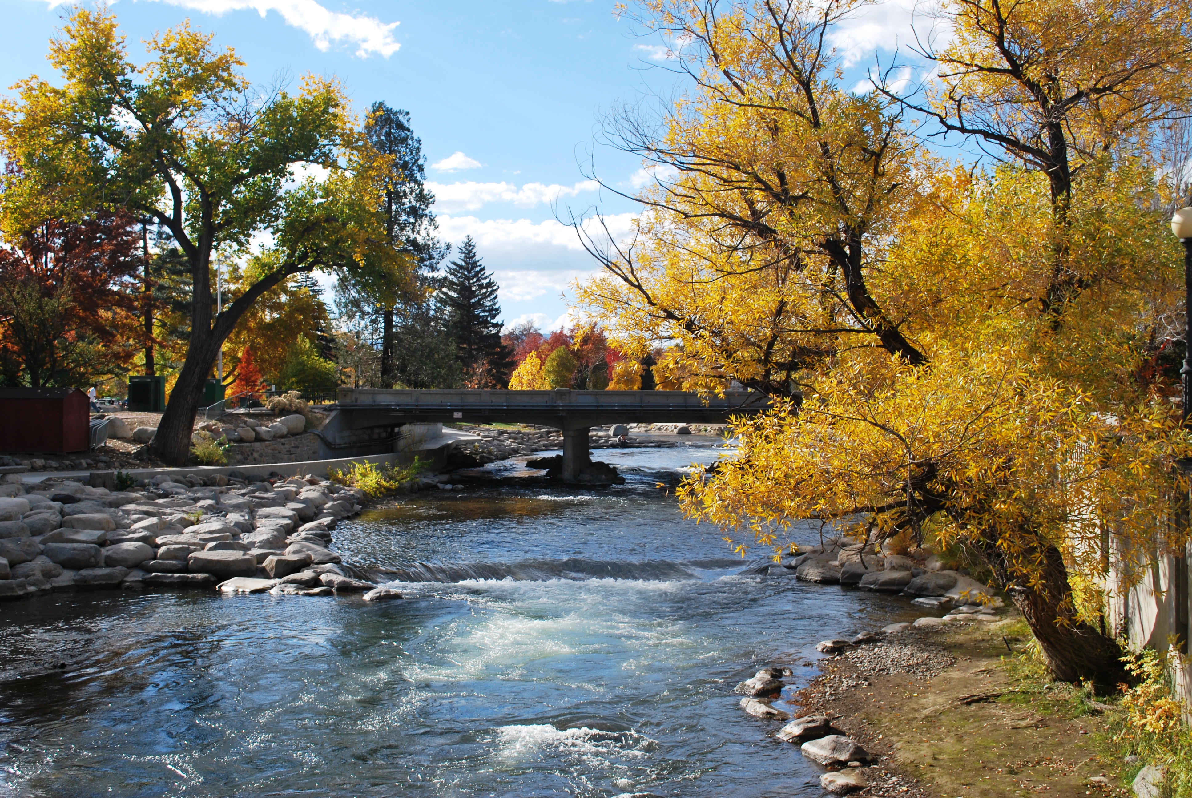 fall-at-the-reno-riverwalk