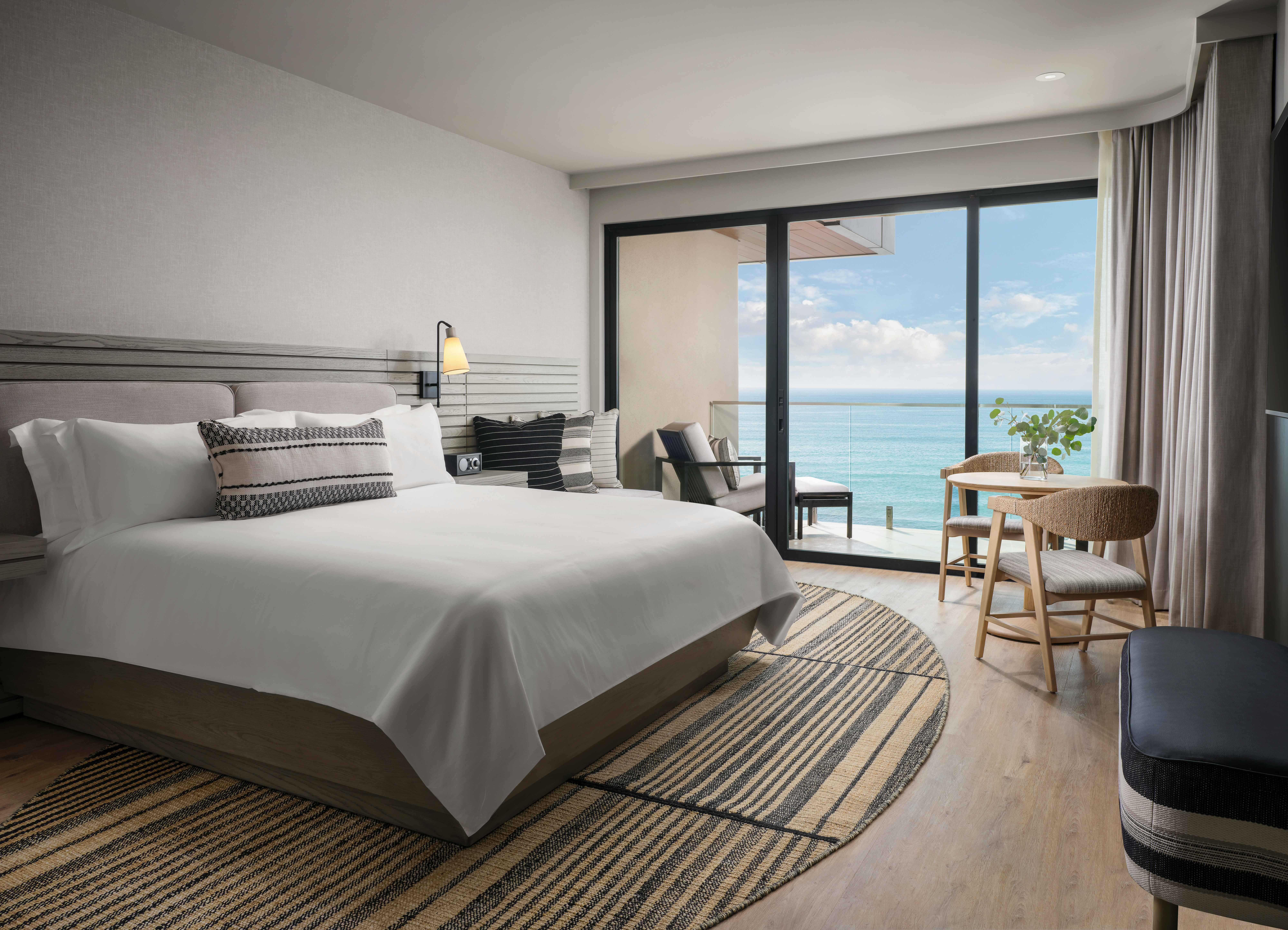 ocean-view-king-balcony