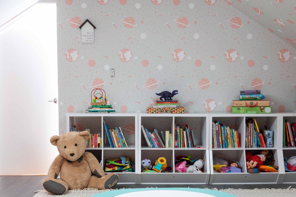 Here’s How to Find the Perfect Wallpaper Scale for Your Room