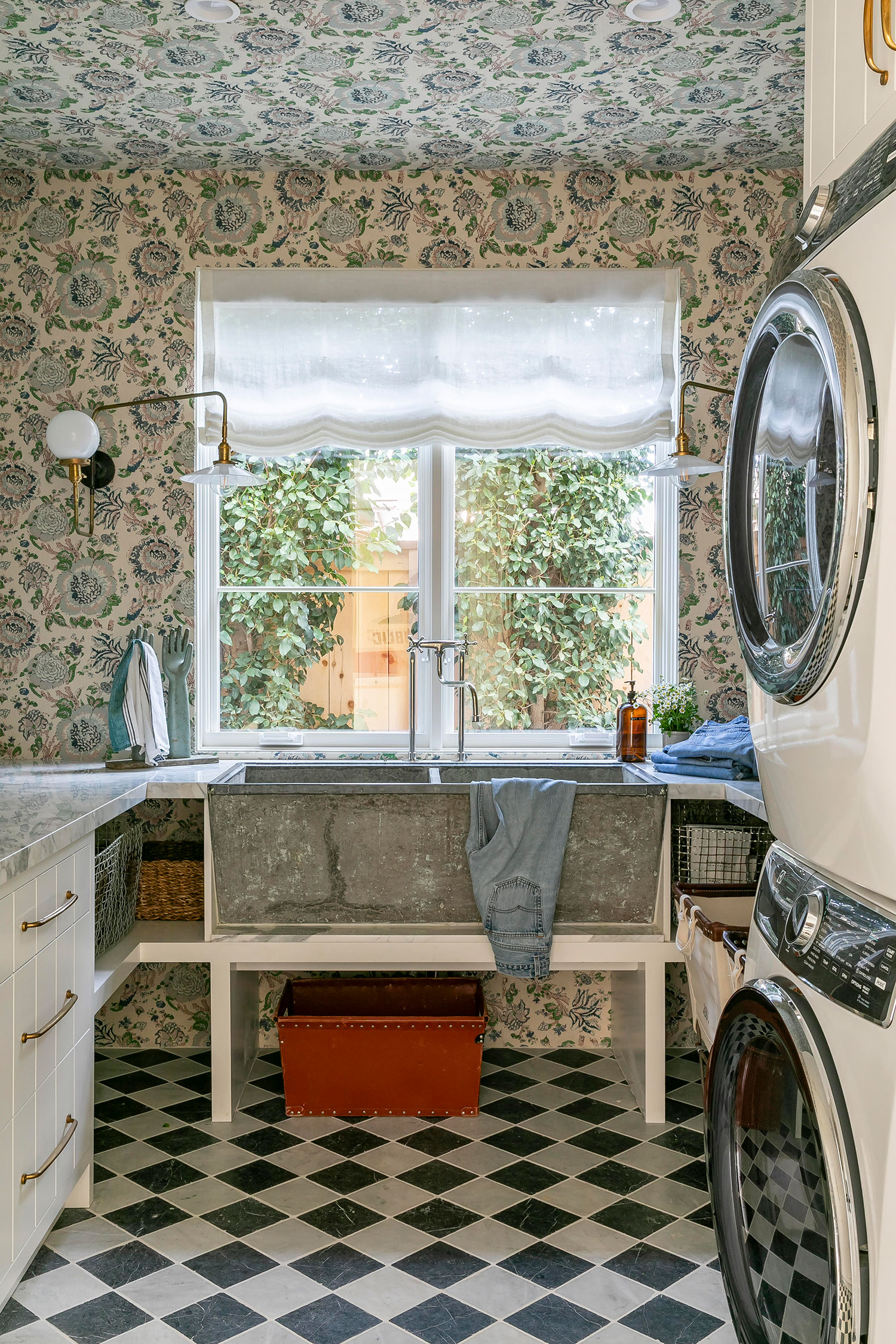 Wallpaper Laundry Room by Ashley Clark