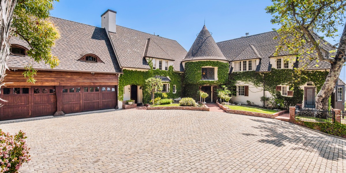 Walt Disney Storybook Mansion