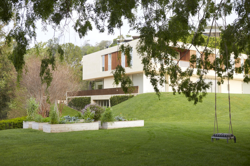 Raised beds with tree swing - Lauri Kranz, Edible Gardens LA