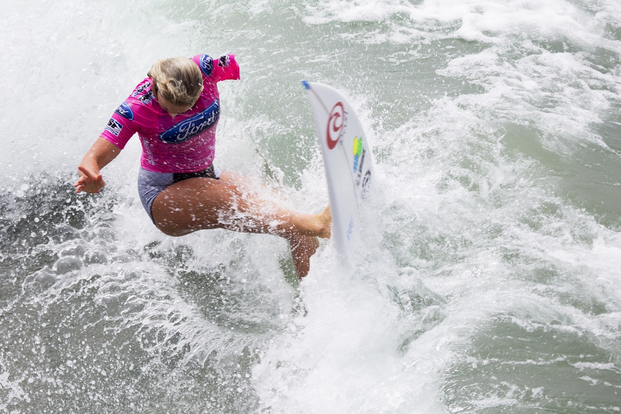 bethany-hamilton-in-competition