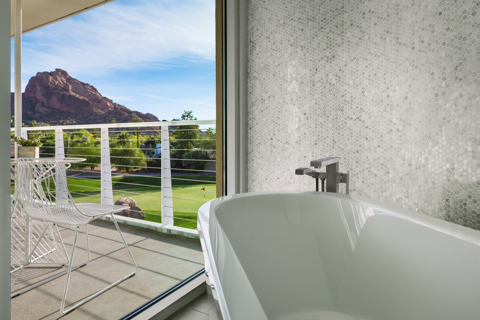 immerse-premium-guestroom-bathtub