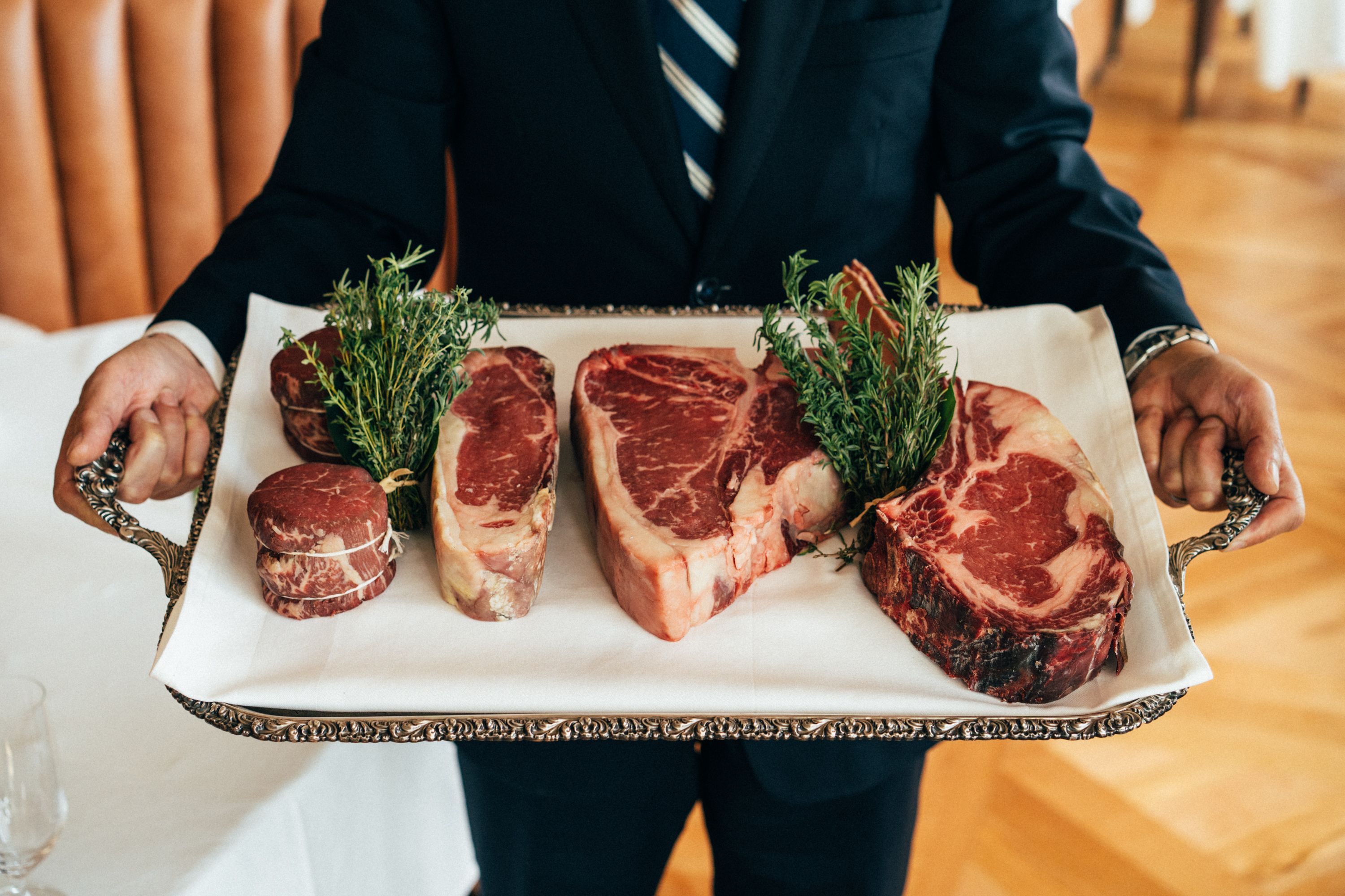dry-aged-meat-presentation