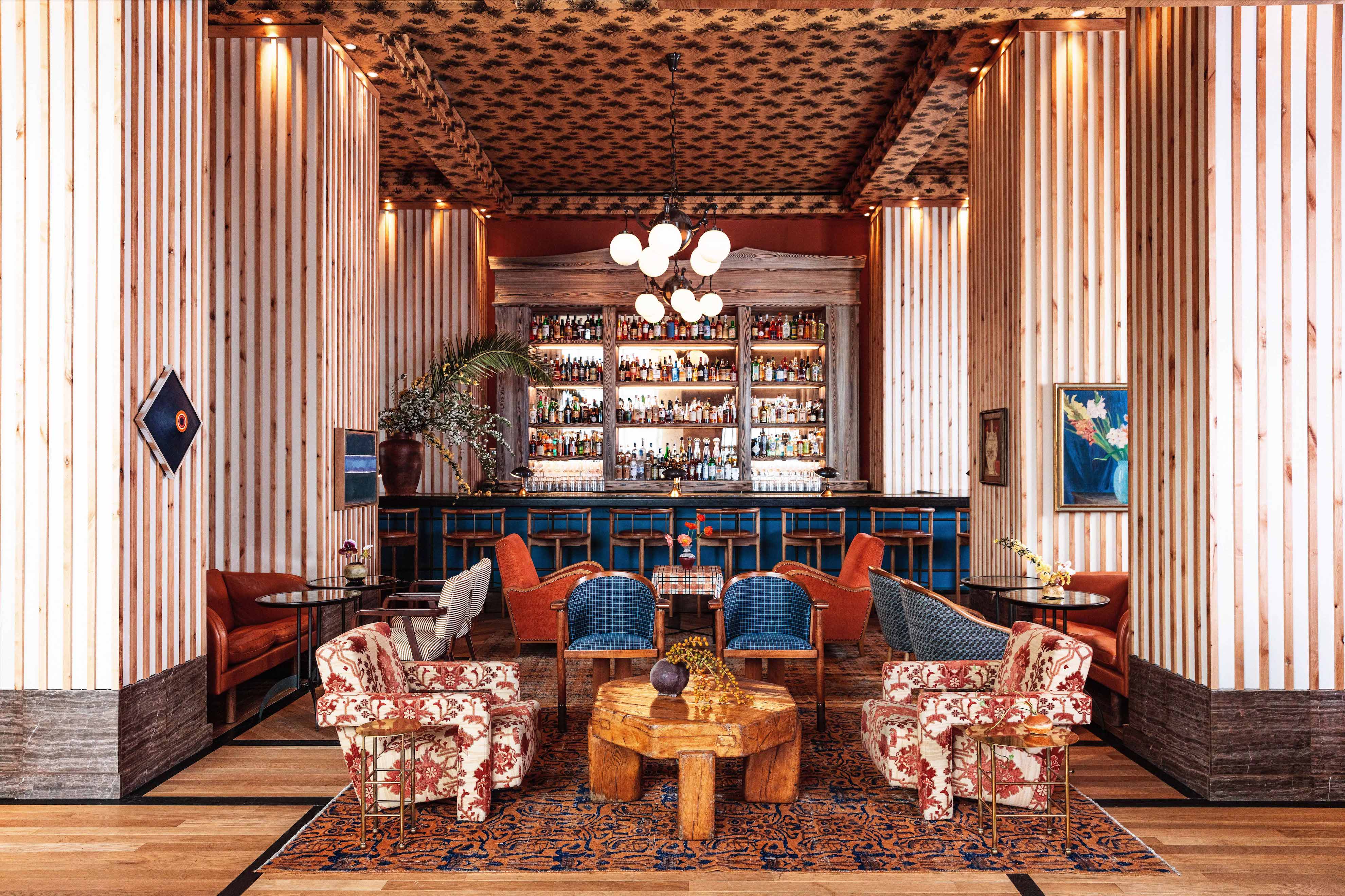 lobby-bar