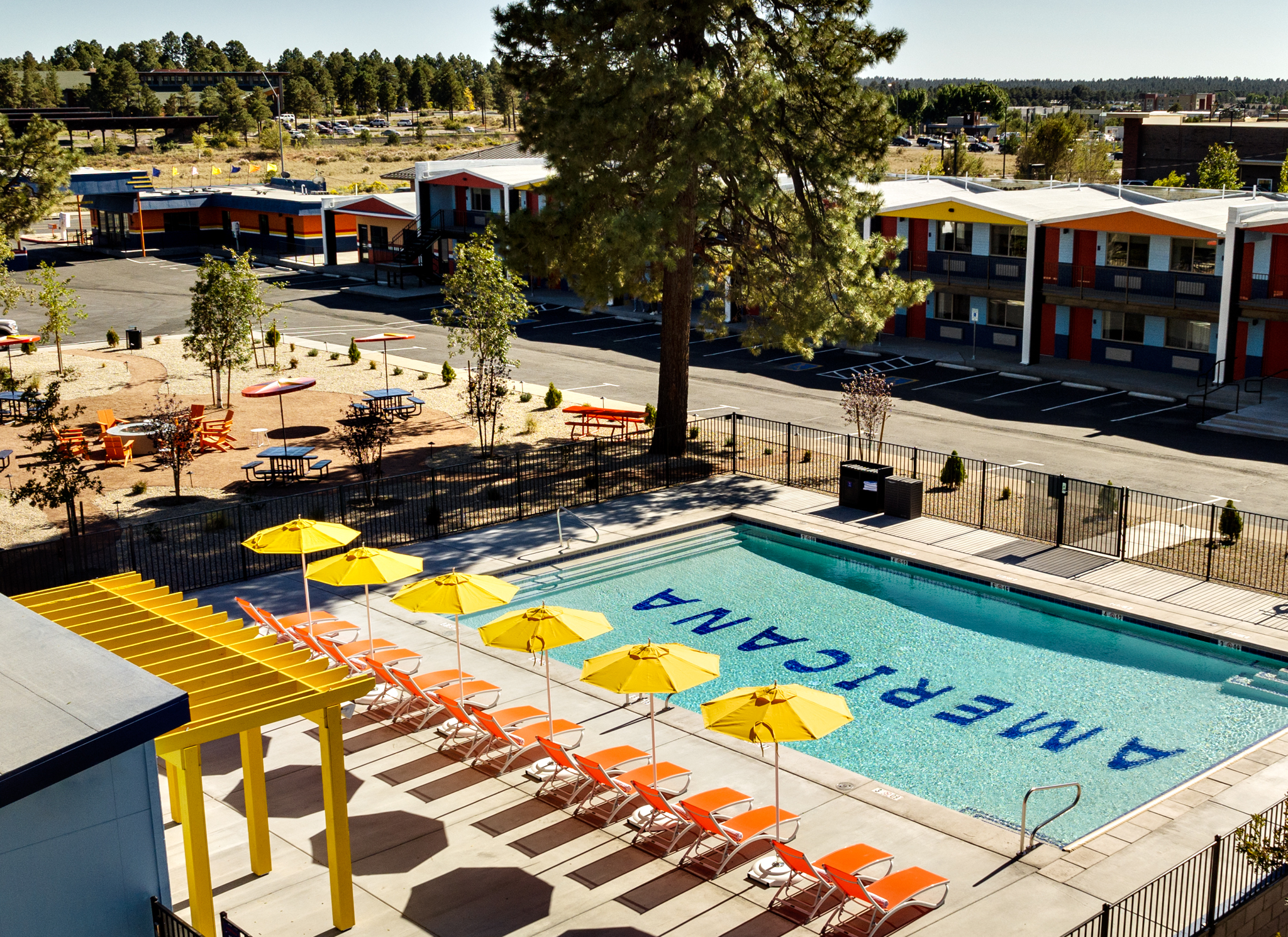 year-round-heated-pool-at-americana-motor-hotel-on-route-66-in-flagstaff