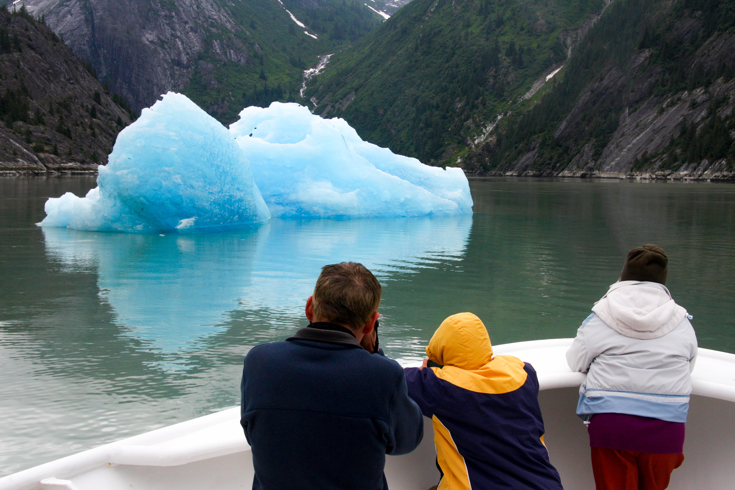 multigenerational-groups-love-the-flexibility-of-private-charters-activities-for-all-ages-memories-for-all-time