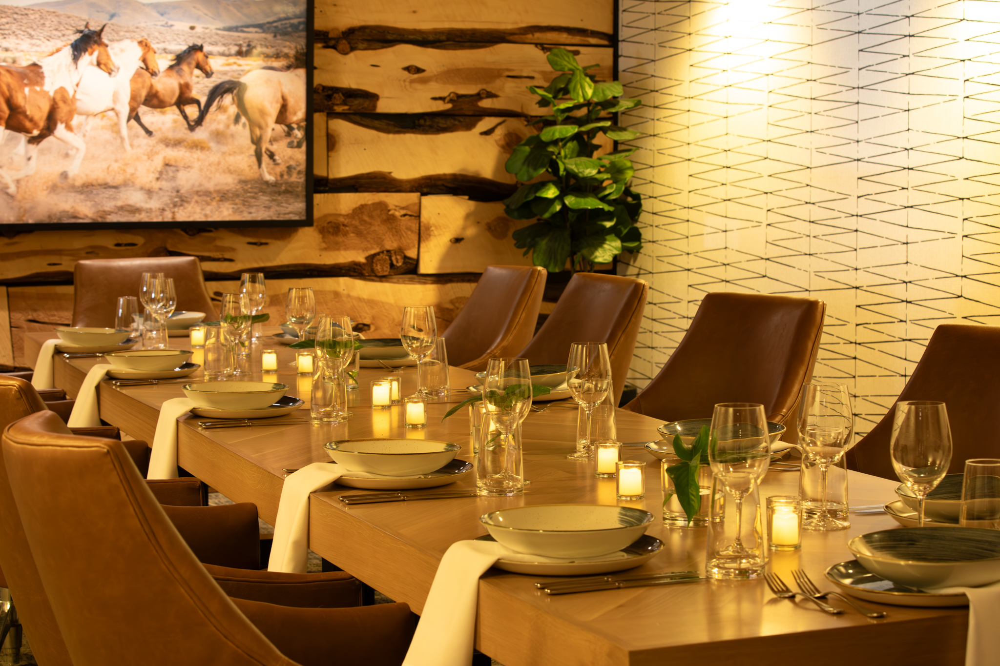 boardroom-intimate-meeting-space-catering-from-on-site-restaurant-roam