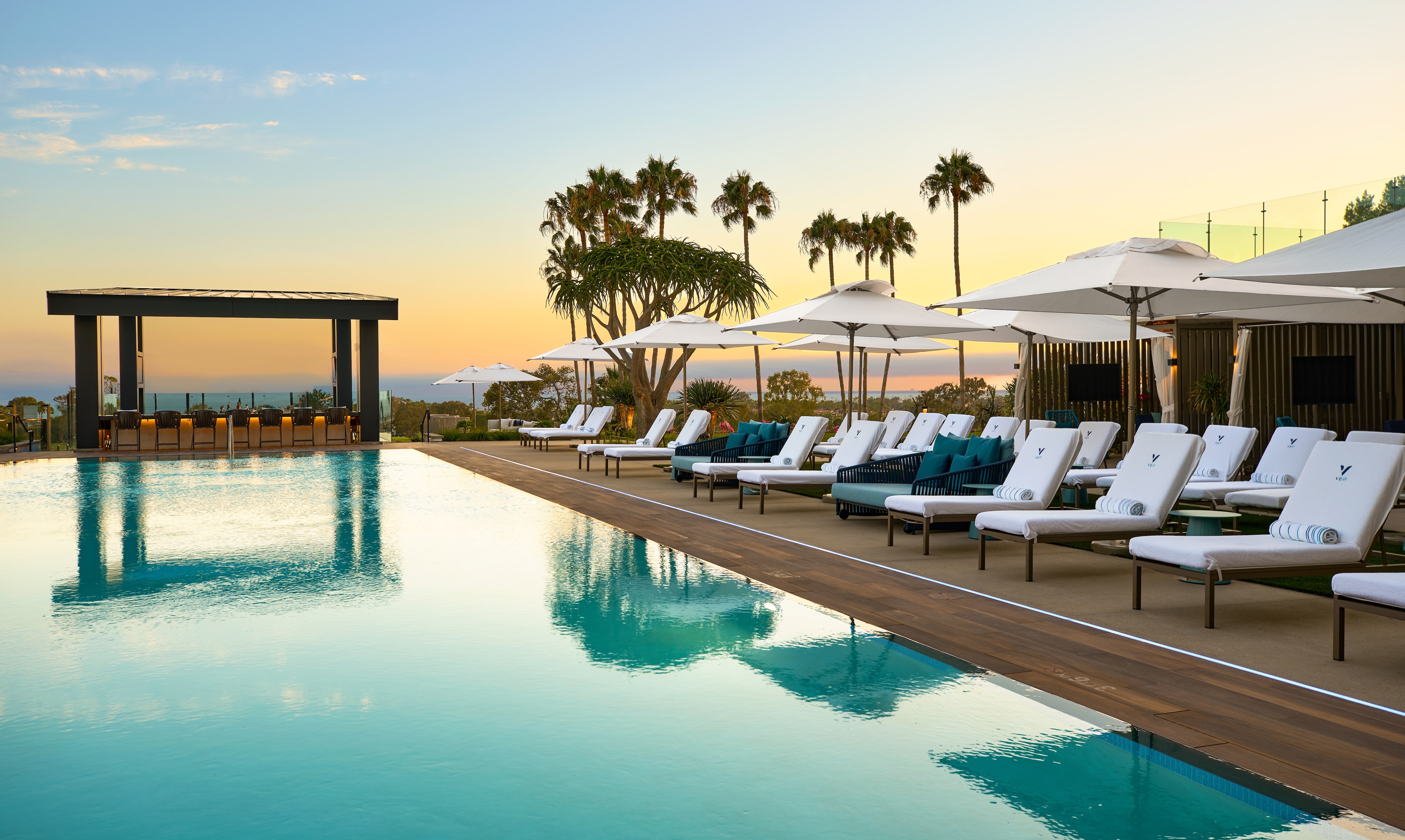 vea-newport-beach-pool