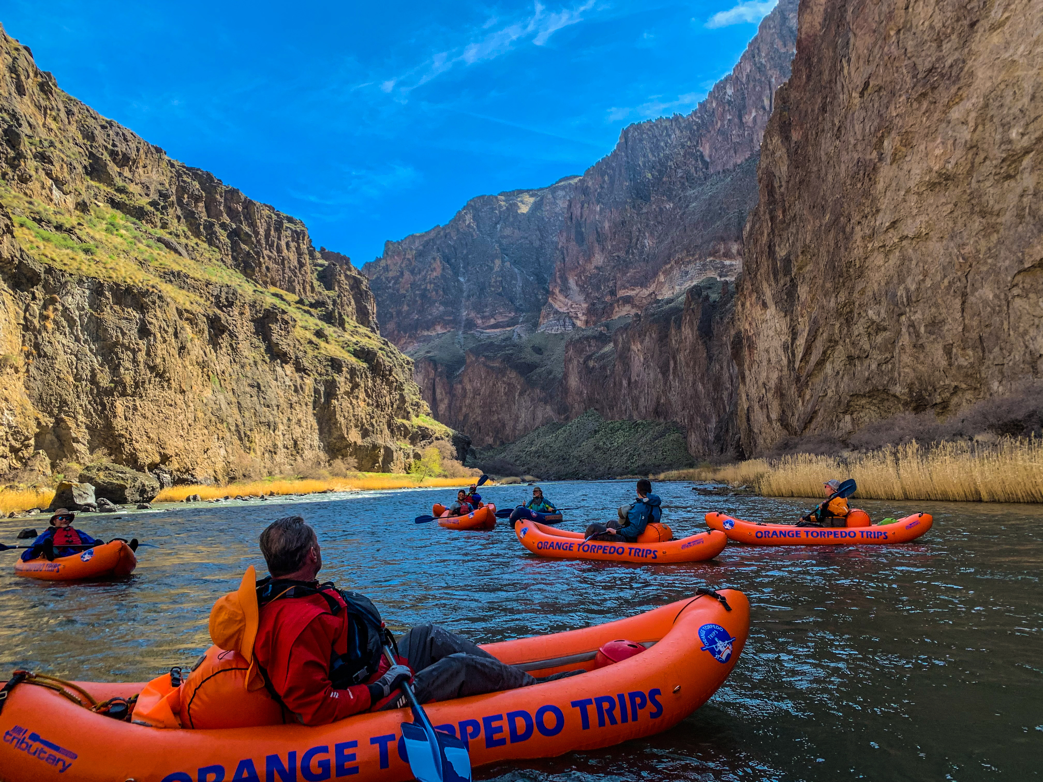 inflatable-kayakers-taking-in-the-scenery-of-the-owyhee-river